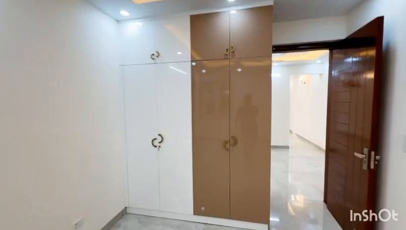 Luxurious flat for sale in Vasant kunj C9 , Ready to move