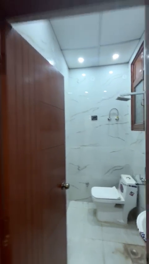 3bhk fully renovated Indrapuram prime location , Niti khand call for a more details contact 7827556797