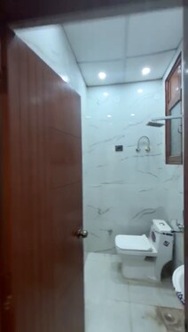 3bhk fully renovated Indrapuram prime location , Niti khand call for a more details contact 7827556797