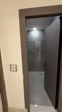 3bhk fully renovated builder floor apartment indrapuram contact us 7872556797 for purchase..