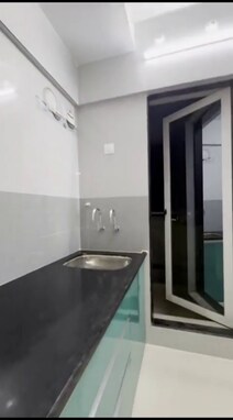 Ready to move 
676sqft
Semi furnished 2BHK
2.8km from station