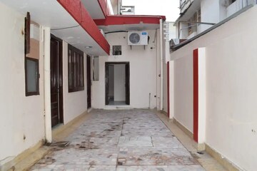 Common Area in  Pg at South Extension I – for Rent