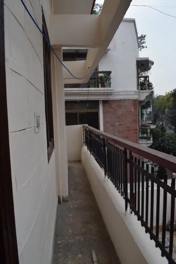   Pg at South Extension I – for Rent