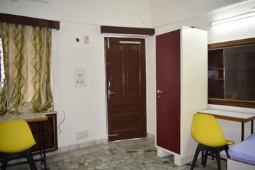 Room in  Pg at South Extension I – for Rent