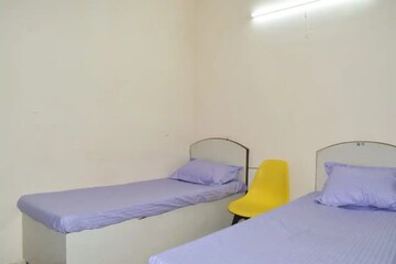 Room in  Pg at South Extension I – for Rent