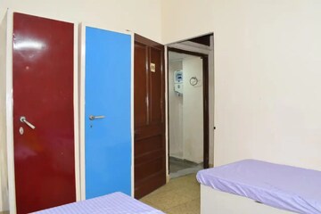 Room in  Pg at South Extension I – for Rent