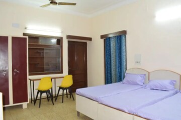 Room in  Pg at South Extension I – for Rent