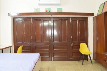 Room in  Pg at South Extension I – for Rent