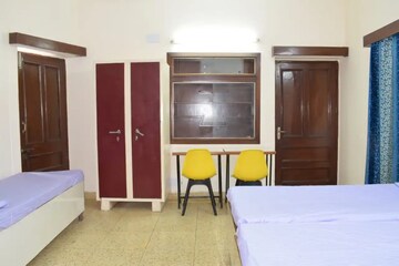 Room in  Pg at South Extension I – for Rent