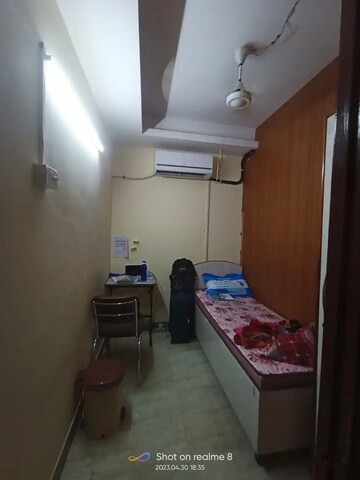 Room in  Pg at Zamrudpur – for Rent