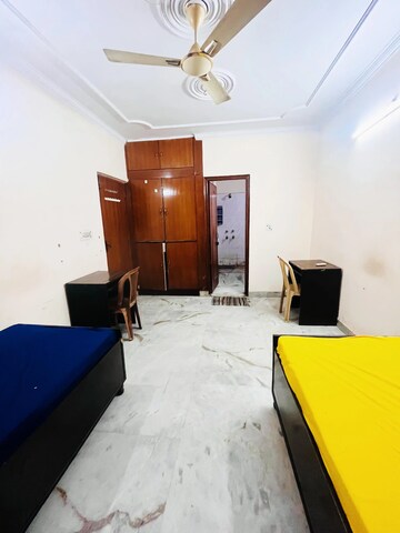 Room in  Pg at Gautam Nagar – for Rent