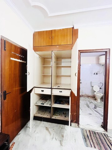 Furnished Amenities in  Pg at Gautam Nagar – for Rent