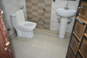 Bathroom in  Pg at Sector 27 – for Rent