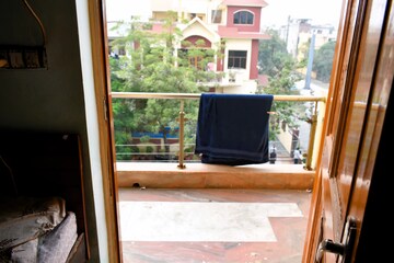   Pg at Sector 27 – for Rent