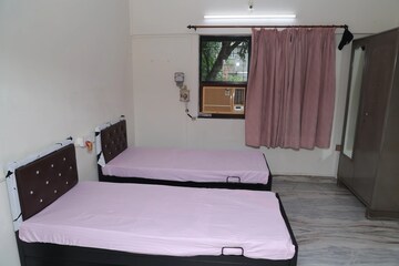 Pg For Boys in Parel Mumbai  7426542