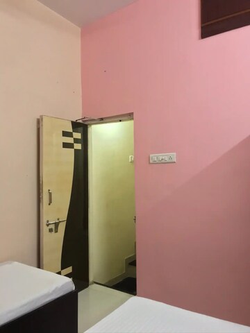 Room in  Pg at Satellite – for Rent