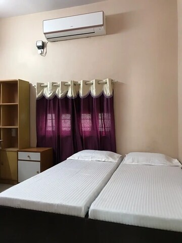 Room in  Pg at Satellite – for Rent