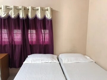 Room in  Pg at Satellite – for Rent