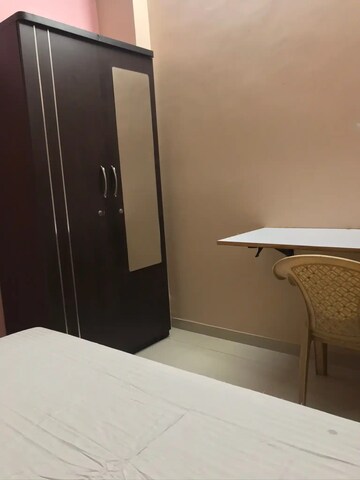 Room in  Pg at Satellite – for Rent