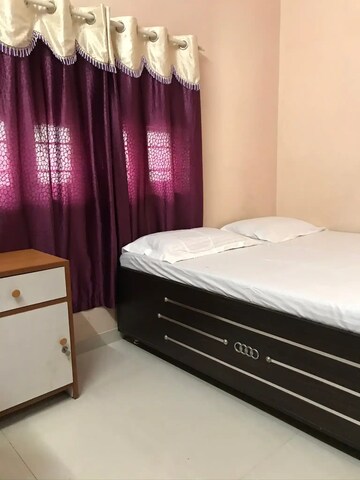 Room in  Pg at Satellite – for Rent