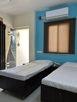 100 Sq.Ft. Pg in Satellite