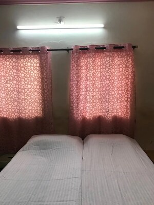 Room in  Pg at Prahlad Nagar – for Rent