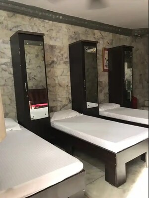 Room in  Pg at Prahlad Nagar – for Rent