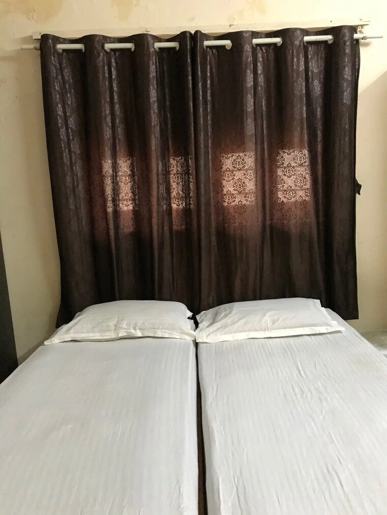 Room, prahlad nagar Pg For Boys & Girls In Prahlad Nagar 7687810
