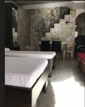 Room in  Pg at Prahlad Nagar – for Rent