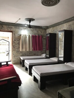 Room in  Pg at Prahlad Nagar – for Rent