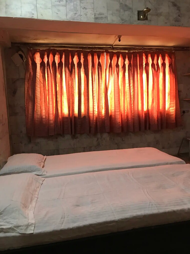 Room, prahlad nagar Pg For Boys & Girls In Prahlad Nagar 7687810