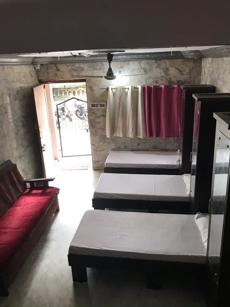Room, prahlad nagar Pg For Boys & Girls In Prahlad Nagar 7687810