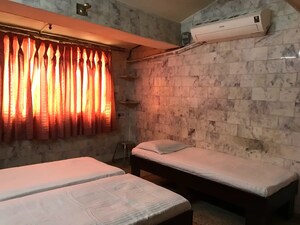 Room in  Pg at Prahlad Nagar – for Rent