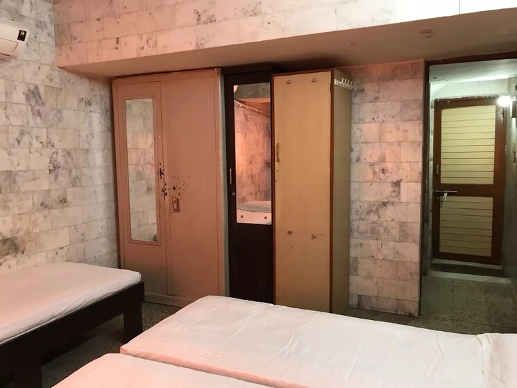 Room, prahlad nagar Pg For Boys & Girls In Prahlad Nagar 7687810