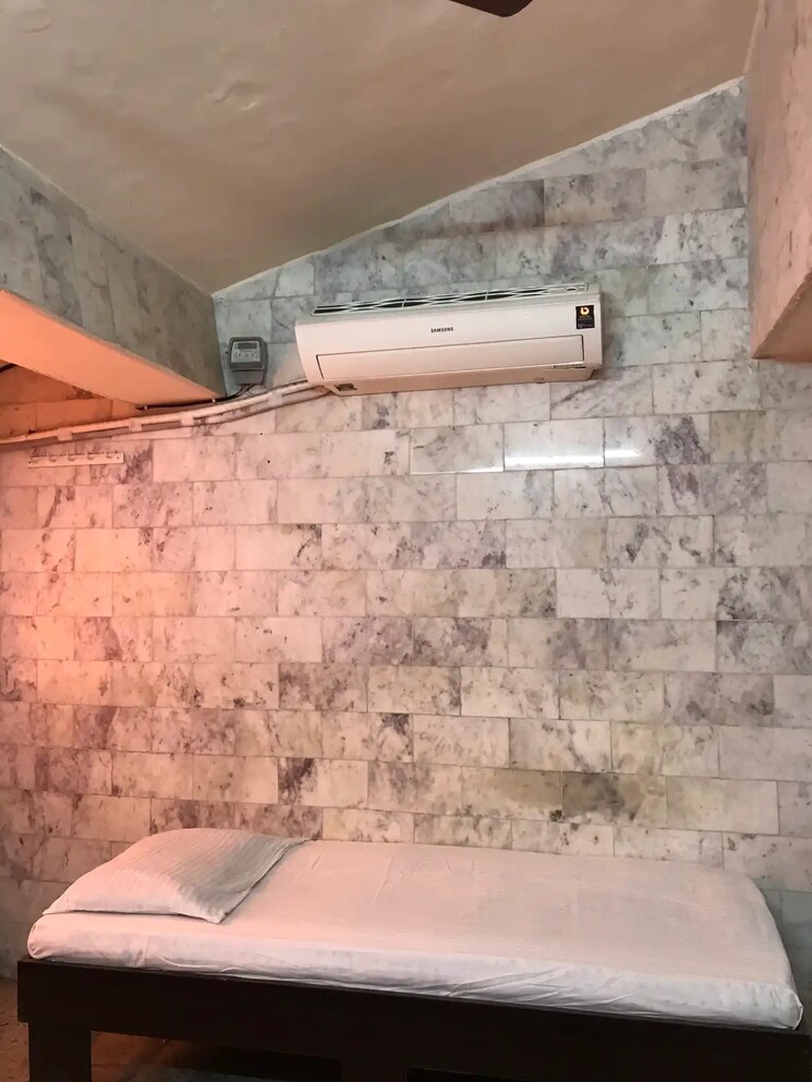 Room, prahlad nagar Pg For Boys & Girls In Prahlad Nagar 7687810