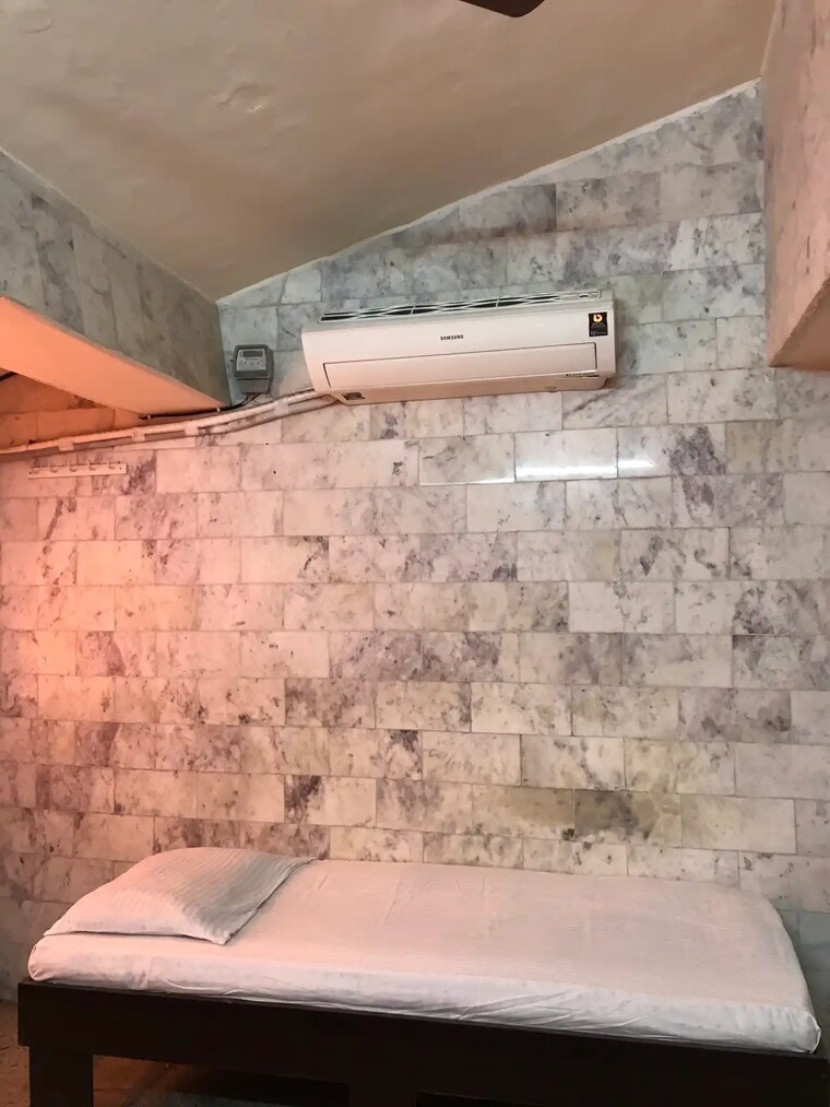 Room, prahlad nagar Pg For Boys & Girls In Prahlad Nagar 7687810