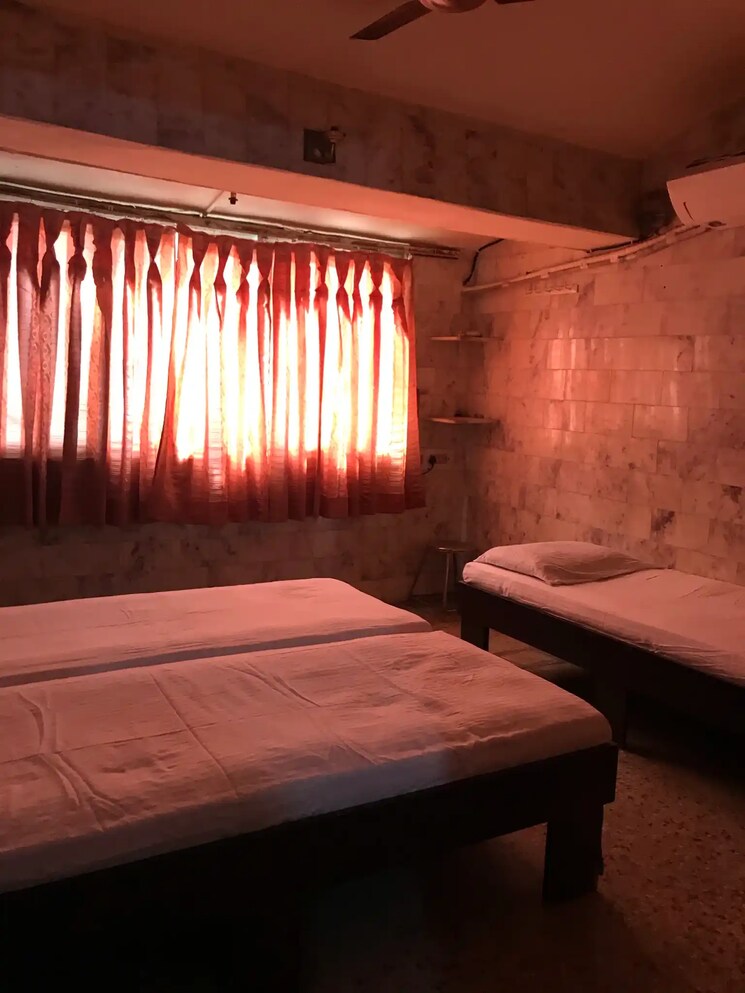 Room, prahlad nagar Pg For Boys & Girls In Prahlad Nagar 7687810