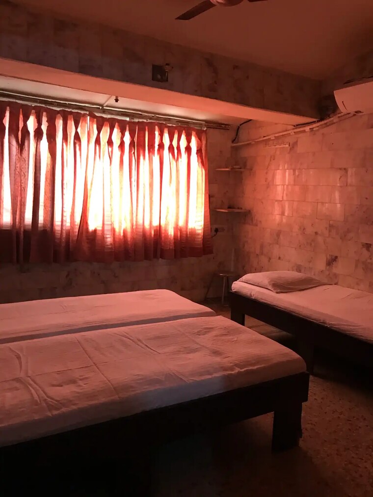 Room, prahlad nagar Pg For Boys & Girls In Prahlad Nagar 7687810