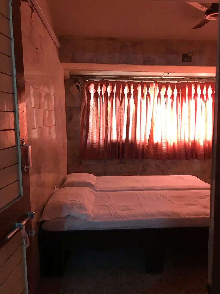 Room, prahlad nagar Pg For Boys & Girls In Prahlad Nagar 7687810