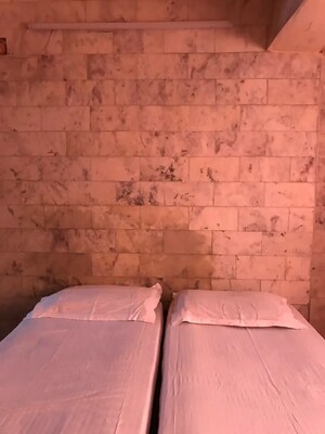 Room in  Pg at Prahlad Nagar – for Rent