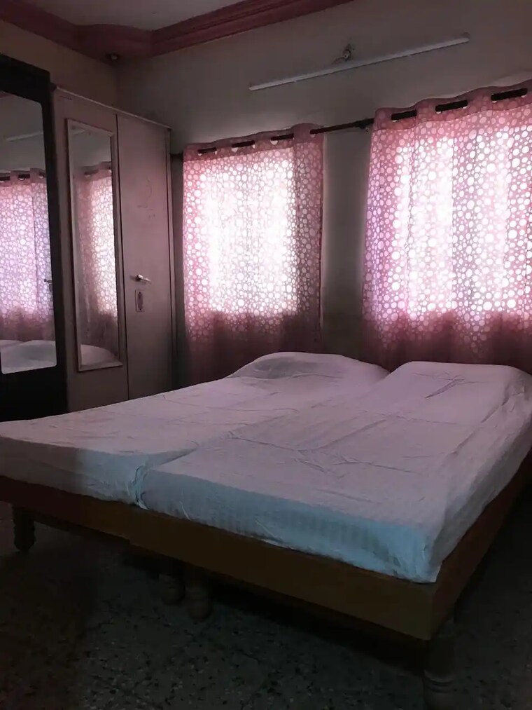 Room, prahlad nagar Pg For Boys & Girls In Prahlad Nagar 7687810