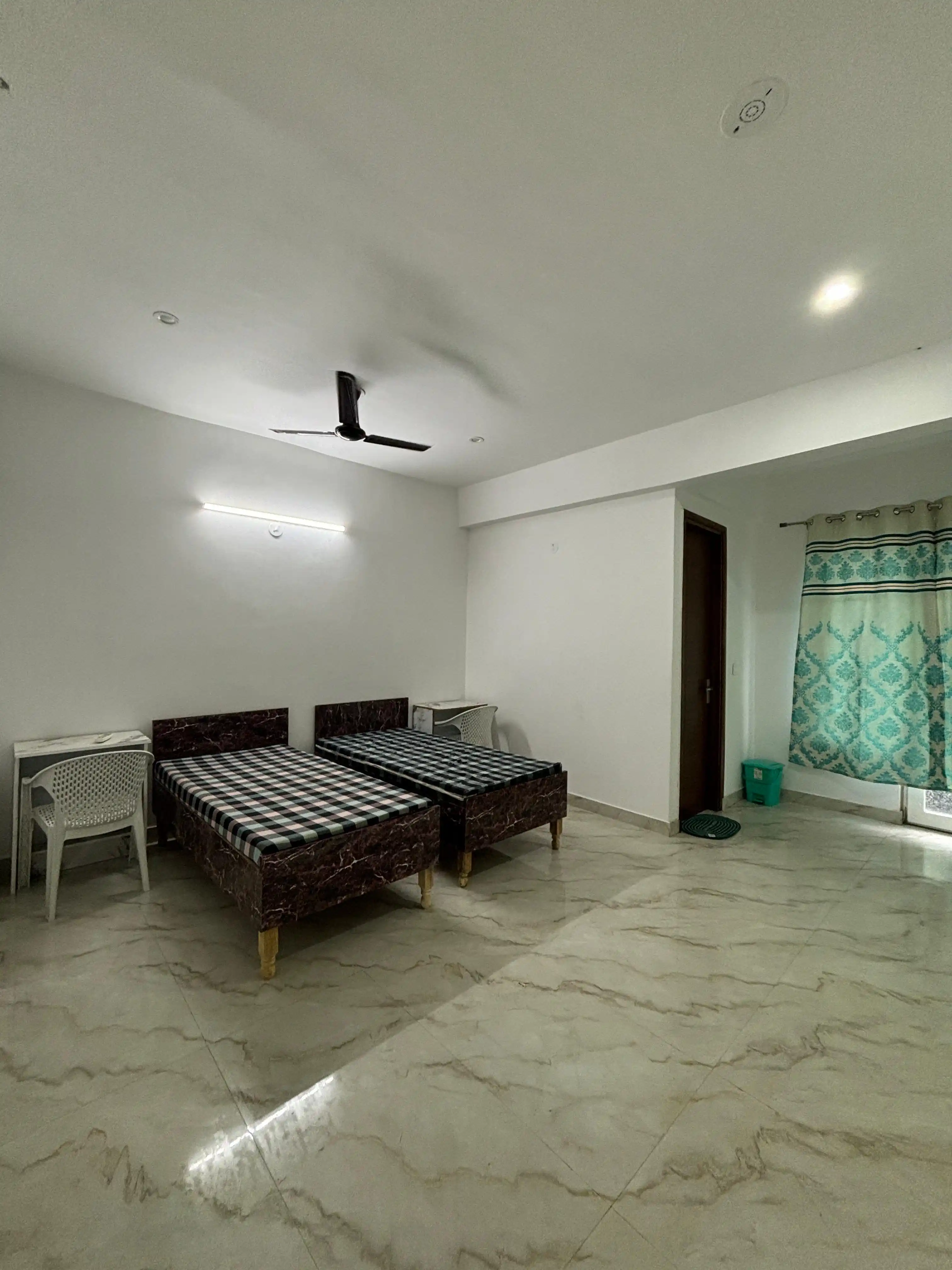 Pg For Boys & Girls in Sector 70 Noida  7699895