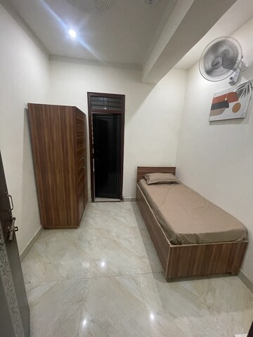 Room in  Pg at Sector 20 – for Rent