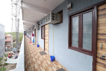   Pg at Sector 104 – for Rent