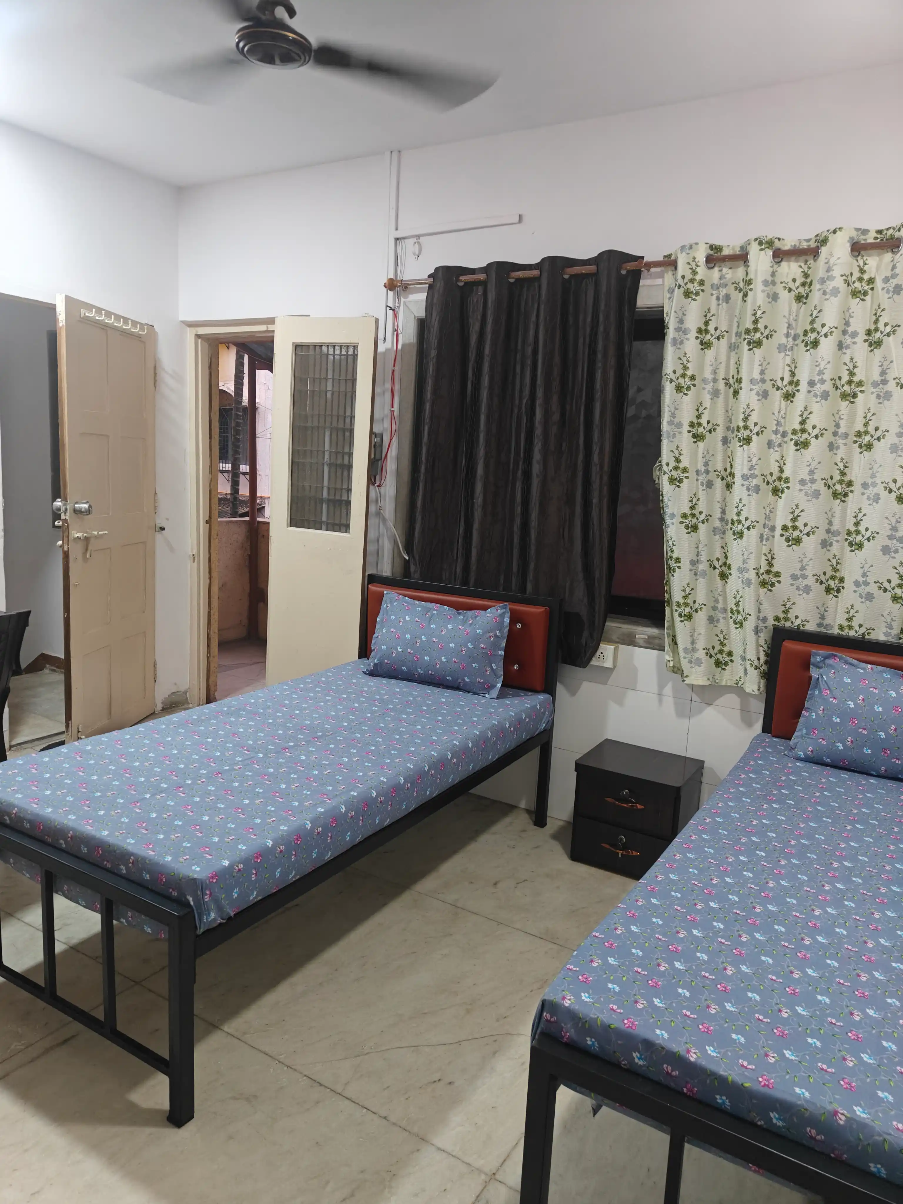 Pg For Boys & Girls in Airoli Sector 3 Navi Mumbai  8068861