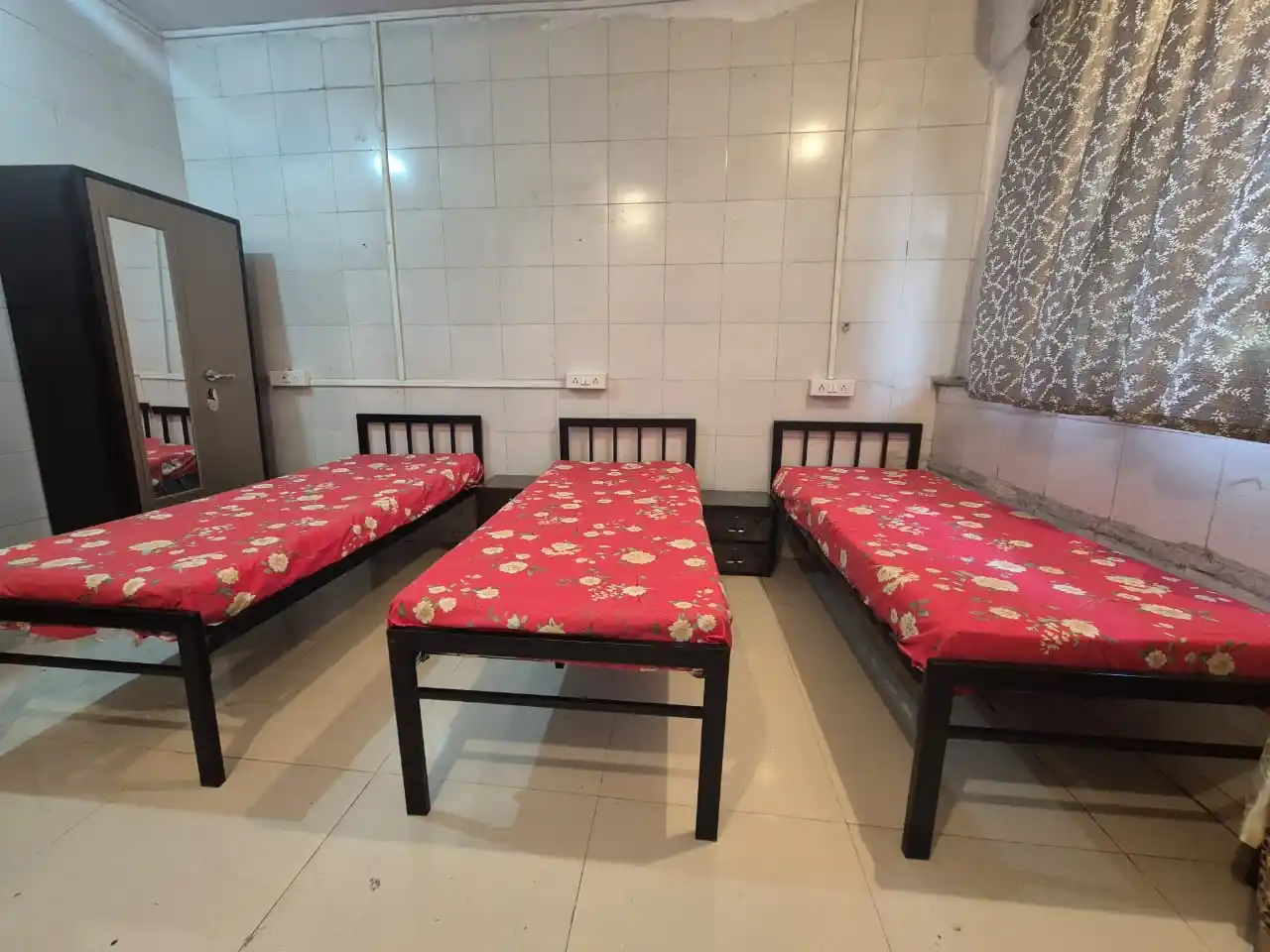 Pg For Boys & Girls in Airoli Sector 3 Navi Mumbai  8069576