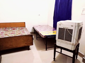 Room in  Pg at Husainganj – for Rent