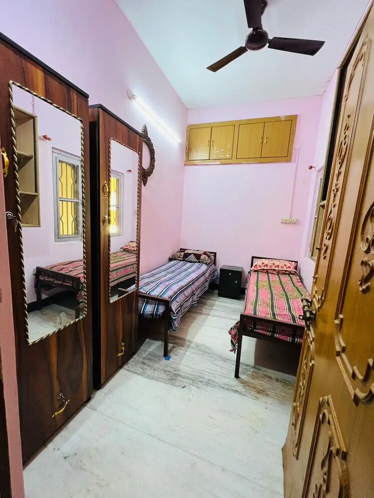 Room, himayat nagar Pg For Boys & Girls In Himayat Nagar 8880526