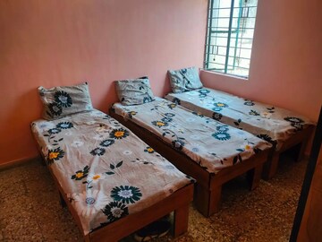 Room in  Pg at Thaltej – for Rent