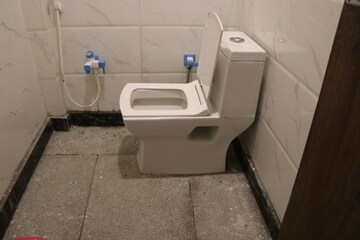 Attached Bathroom in  Pg at Sector 53 – for Rent